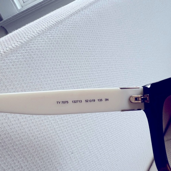 Tory Burch tortoise shell sunglasses - Picture 6 of 6